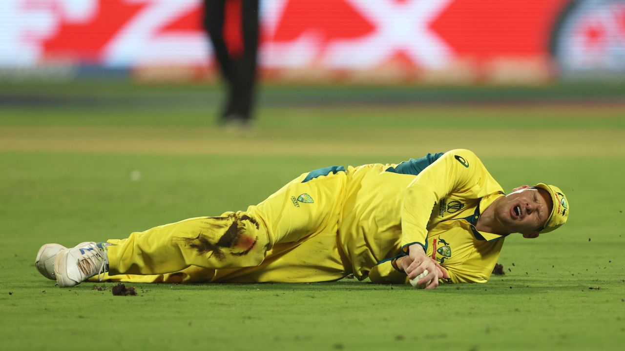 Steven Smith grimaces while fielding the ball, Australia vs Pakistan, Men's World Cup 2023, Bengaluru, October 20, 2023