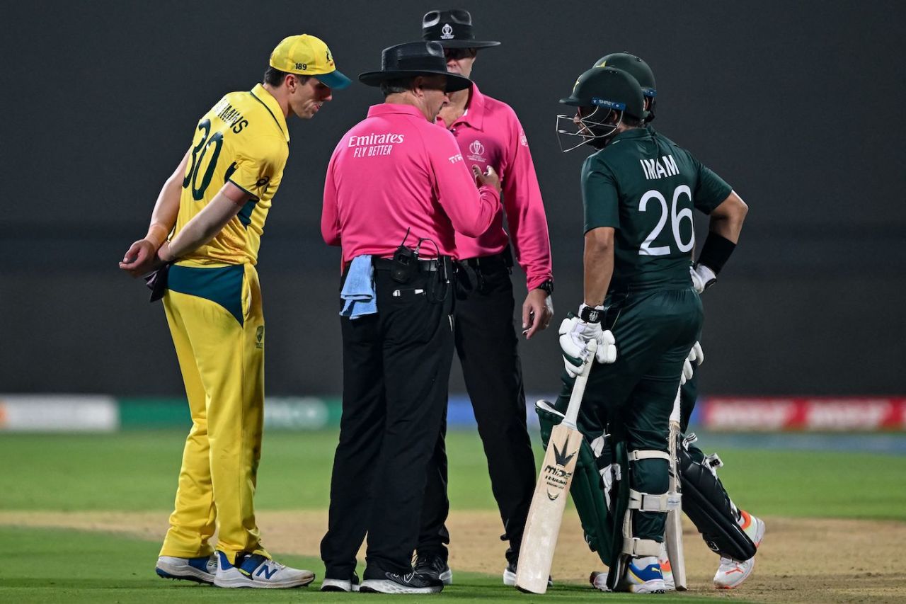 The umpires informed Pat Cummins and the Pakistan openers that DRS wasn't fully available briefly, Australia vs Pakistan, Men's World Cup 2023, Bengaluru, October 20, 2023