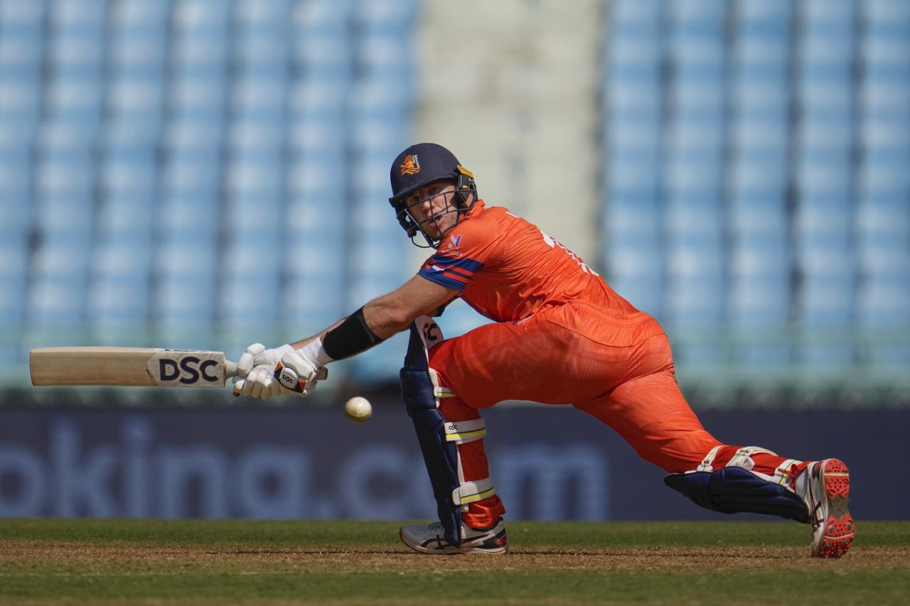 Logan van Beek brought out both kinds of sweep against the spinners, Netherlands vs Sri Lanka, World Cup, Lucknow, October 21, 2023