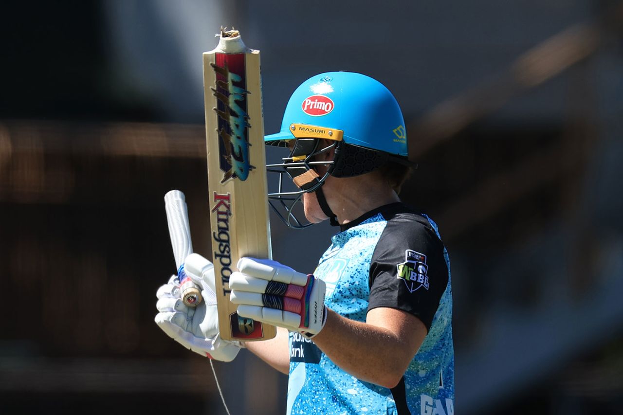 Grace Harris struck a six with a broken bat, Perth Scorchers vs Brisbane Heat, WBBL, North Sydney Oval, October 22, 2023