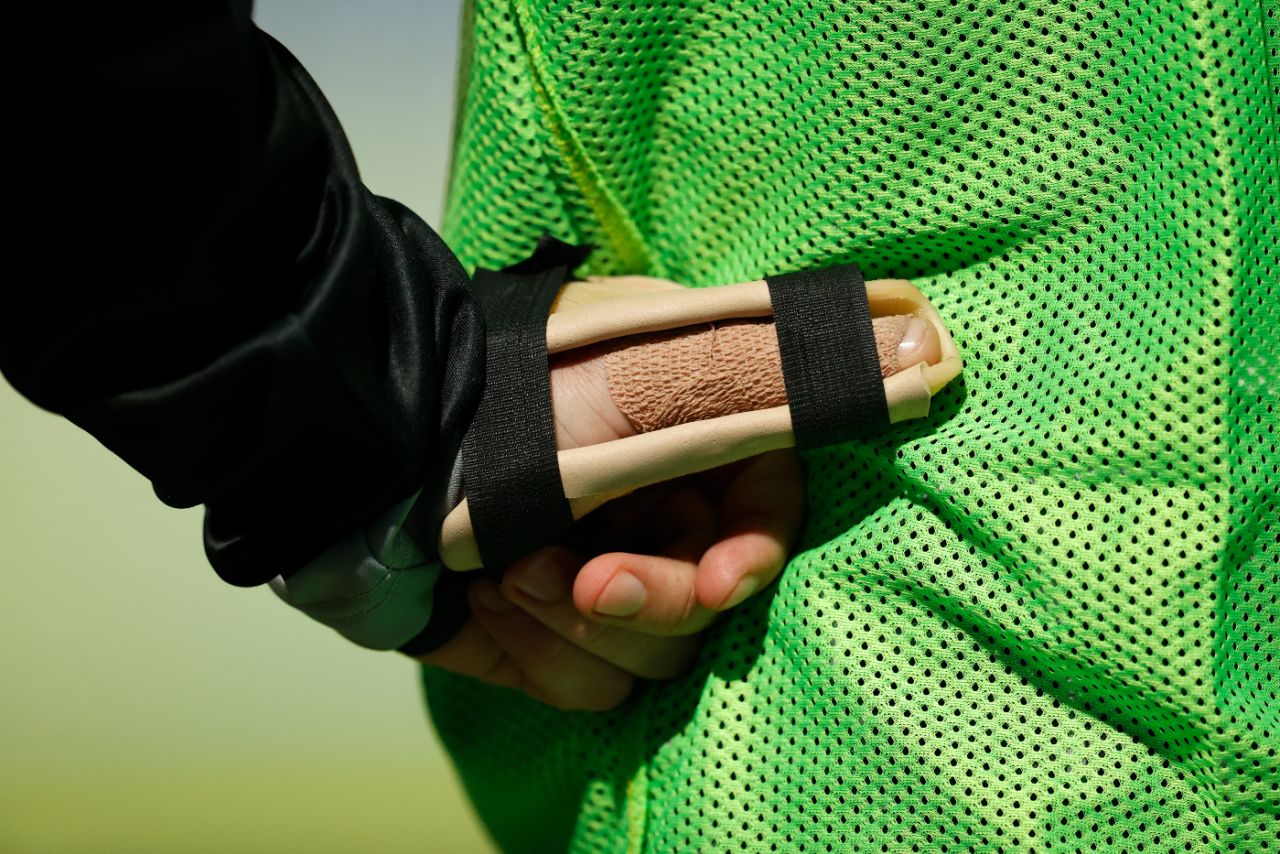 Kane Williamson's injured thumb in a splint, India vs New Zealand, Men's ODI World Cup, Dharamsala, October 22, 2023