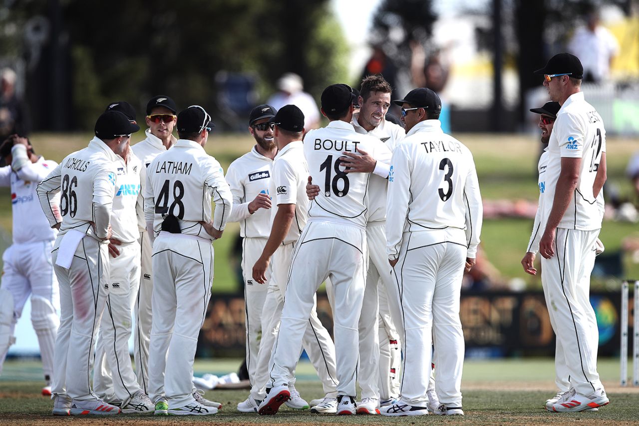 Tim Southee gets a hug from Trent Boult after getting his 300th Test wicket, New Zealand vs Pakistan, 1st Test, Mount Maunganui, Day 4, December 29 2020

