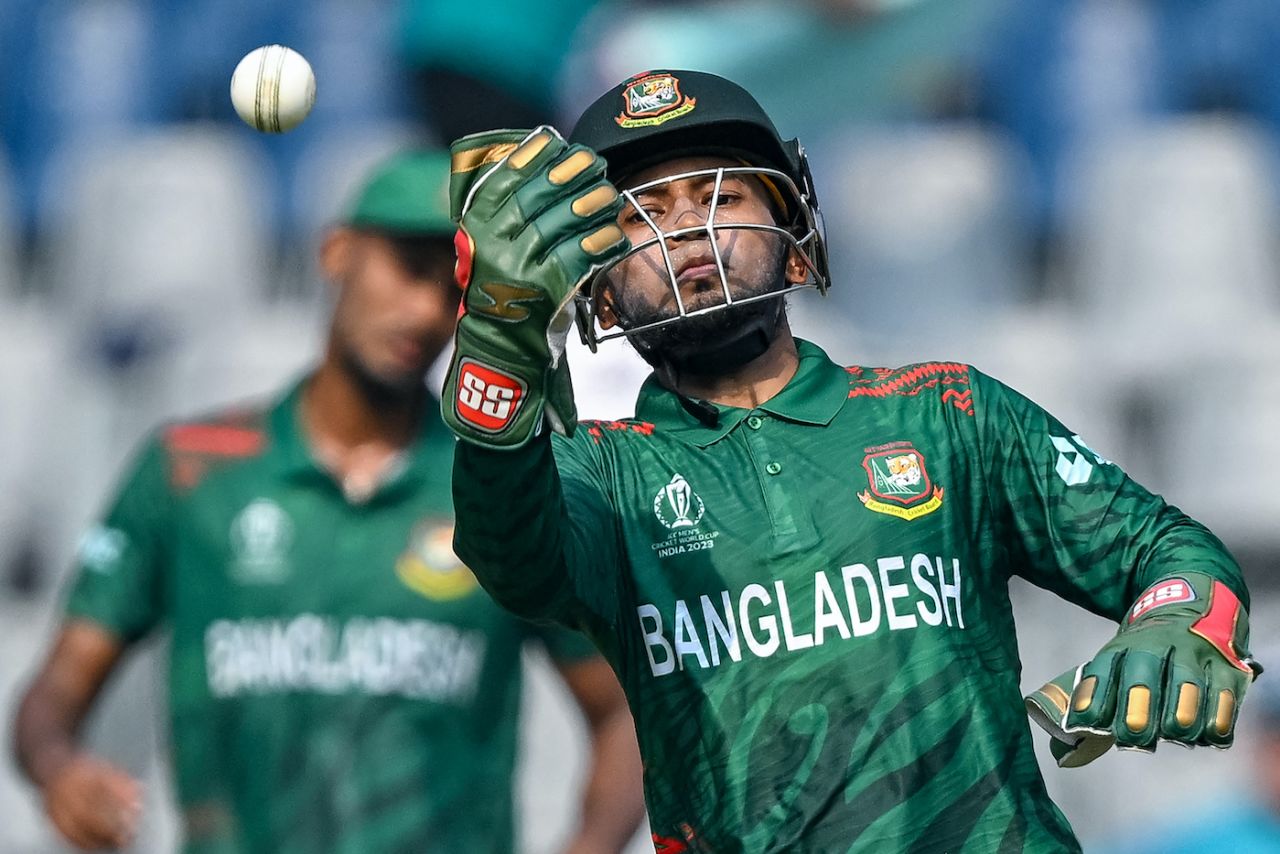 Mushfiqur Rahim in his keeping duties, Bangladesh vs South Africa, ODI World Cup, Mumbai, October 24, 2023