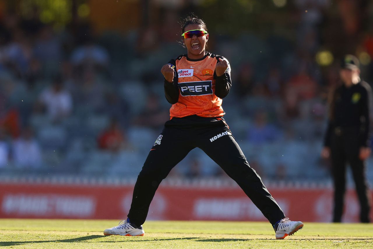 Alana King celebrates a breakthrough, Perth Scorchers vs Hobart Hurricanes, WBBL, WACA, October 25, 2023