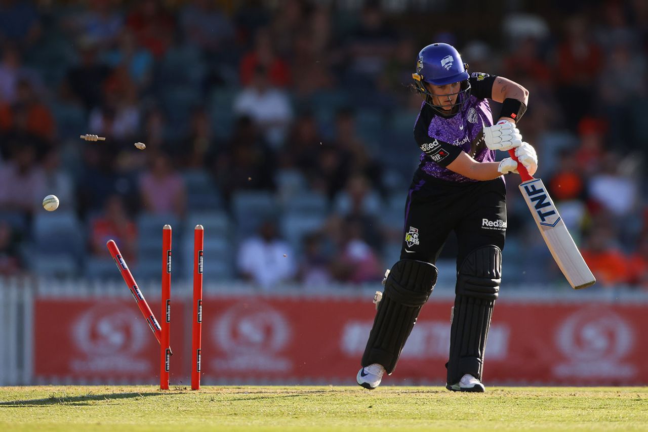 Heather Graham loses her middle stump, Perth Scorchers vs Hobart Hurricanes, WBBL, WACA, October 25, 2023