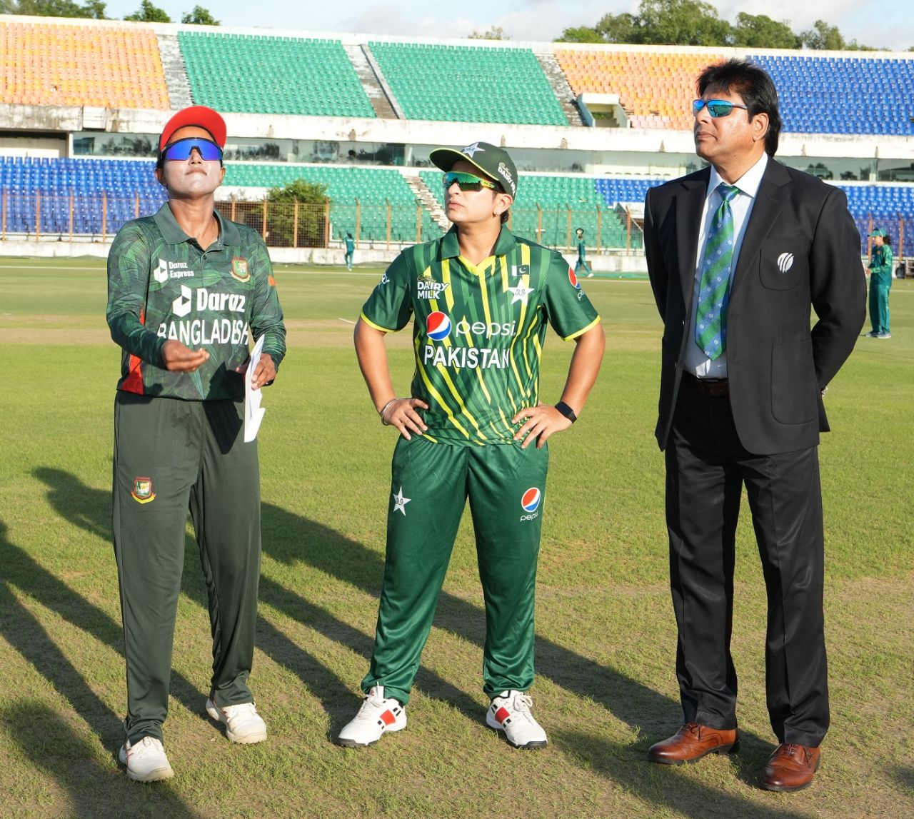 Nigar Sultana tosses the coin, Nida Dar calls, Bangladesh vs Pakistan, 1st T20I, Chattogram, October 25, 2023