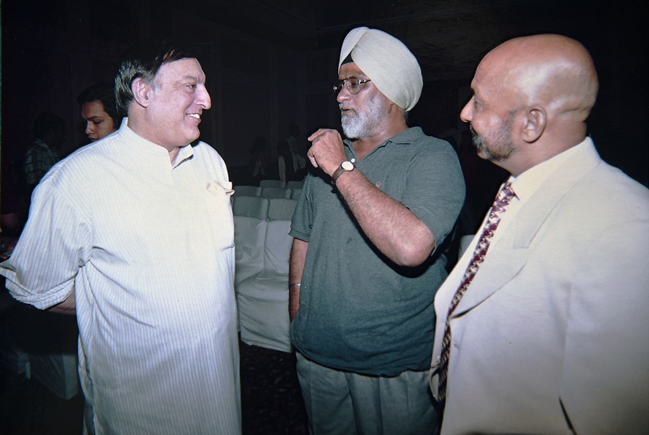Mansur Ali Khan Pataudi, Bishan Bedi and Syed Kirmani have a chat, Delhi, June 29, 2000