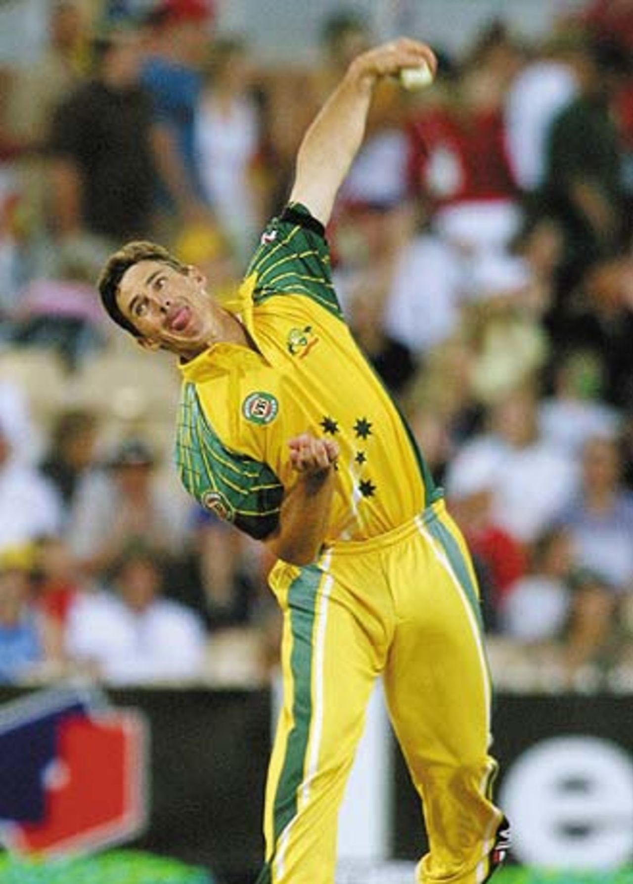Brad Hogg teases the batsmen as the pressure mounts on Zimbabwe, Australia v Zimbabwe, VB Series, 9th ODI, Adelaide, January 26, 2004