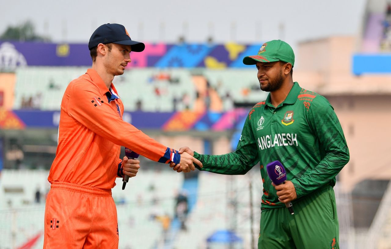 Scott Edwards and Shakib Al Hasan at the toss, Bangladesh vs Netherlands, Men's World Cup 2023, Kolkata, October 28, 2023