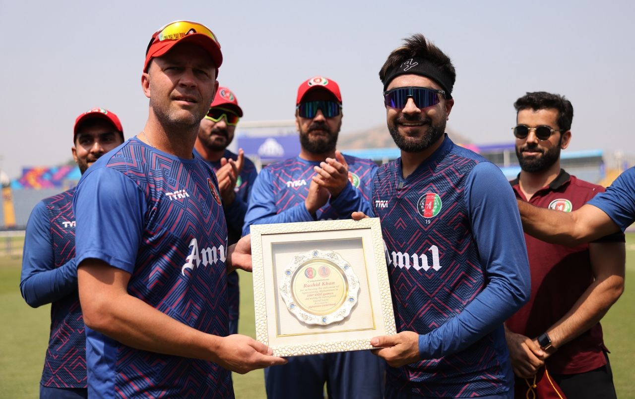 Jonathan Trott presents Rashid Khan a memento to mark his 100th ODI, Afghanistan vs Sri Lanka, World Cup, Pune, October 30, 2023