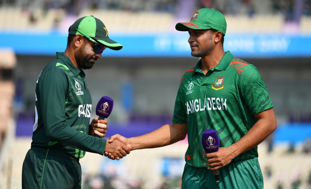 Shakib Al Hasan and Babar Azam pictured at the toss, Bangladesh vs Pakistan, Men's ODI World Cup, Kolkata, October 31, 2023