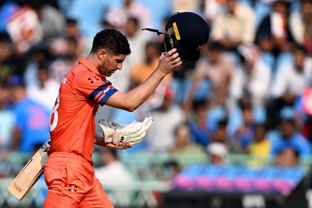 Colin Ackermann charges out after his run-out, Afghanistan vs Netherlands, ICC Men's World Cup, Lucknow, November 3, 2023