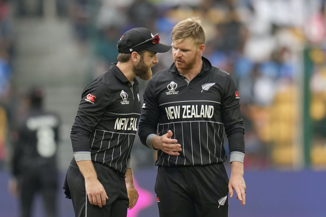 Kane Williamson and Glenn Phillips have a chat, New Zealand vs Pakistan, ODI World Cup, Bengaluru, November 4, 2023