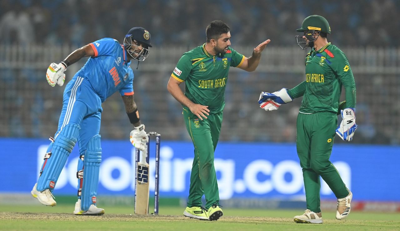 Tabraiz Shamsi celebrates a wicket with Quinton de Kock, India vs South Africa, Men's ODI World Cup, November 5, 2023