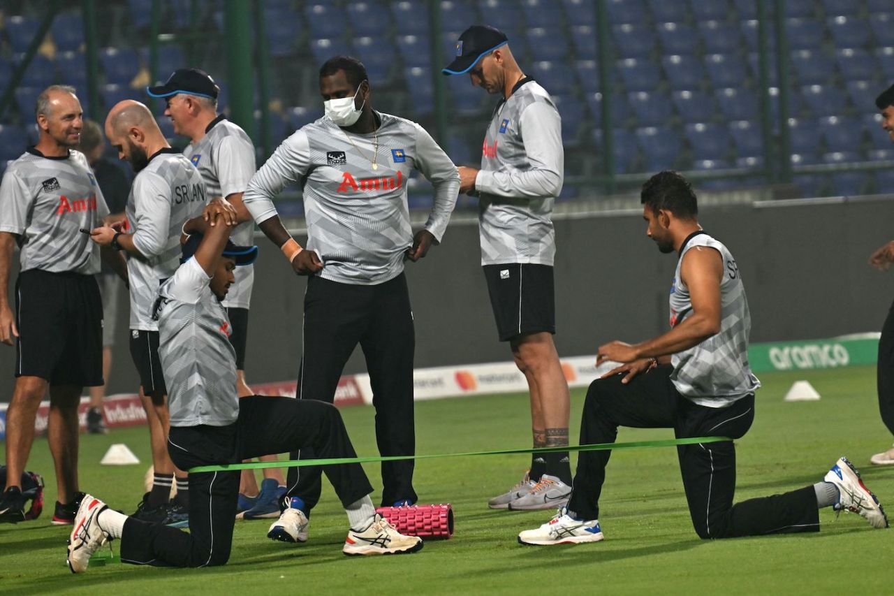Angelo Mathews wears a mask while training with team-mates, World Cup 2023, Delhi, November 5, 2023