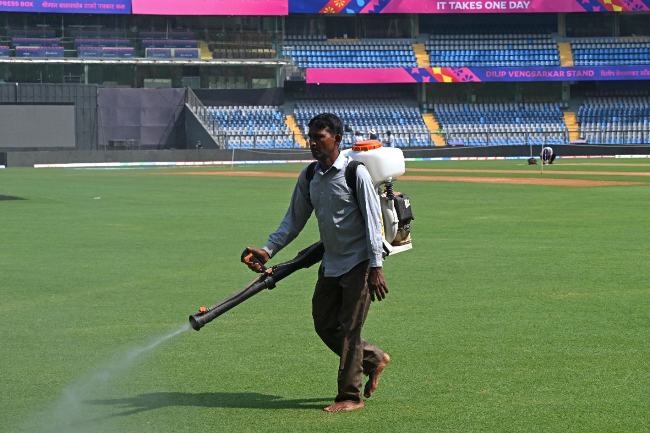 The Wankhede outfield gets a coating of anti-dew spray, Afghanistan vs Australia, World Cup 2023, Mumbai, November 7, 2023