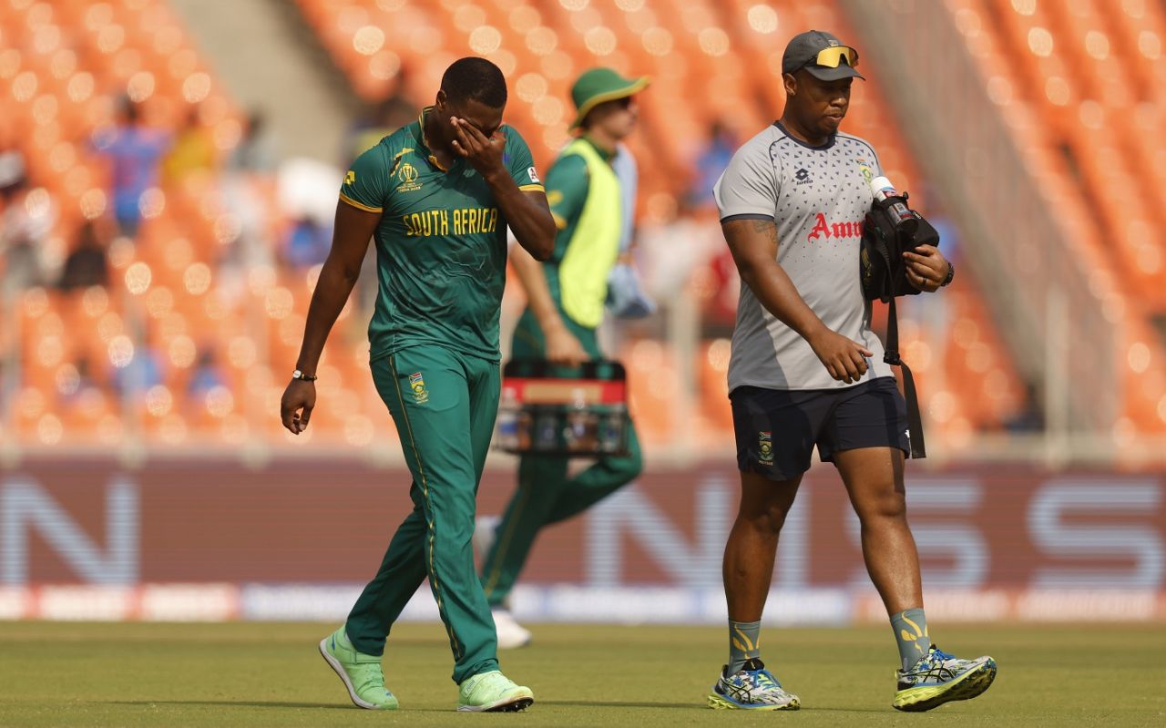 Lungi Ngidi looks in some pain as he walks off after what seemed like an ankle injury, South Africa vs Afghanistan, World Cup 2023, Ahmedabad, November 10, 2023