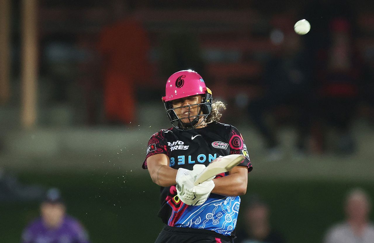 Chloe Tryon hit a brisk 40 off 28 balls, Sydney Sixers vs Hobart Hurricanes, WBBL, North Sydney Oval, November 10, 2023