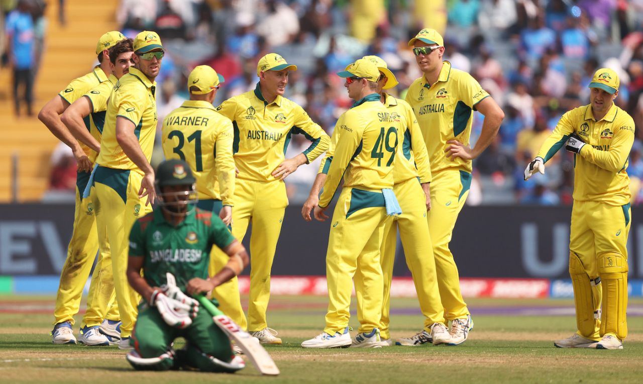 The Australians get together to celebrate running out Najmul Hossain Shanto, Australia vs Bangladesh, World Cup, Pune, November 11, 2023