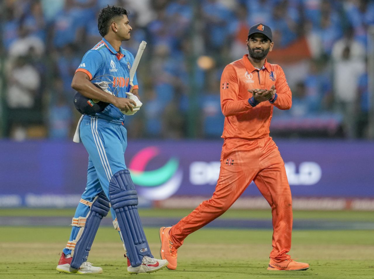 Teja Nidamanuru applauds Shreyas Iyer's efforts at the end of the innings, India vs Netherlands, Men's ODI World Cup, Bengaluru, November 12, 2023
