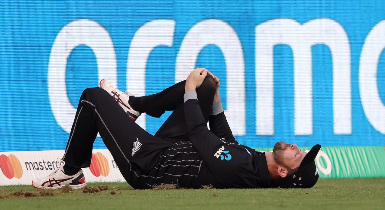 Devon Conway jarred his knee while sliding in the outfield in the 46th over, India vs New Zealand, ICC Men's World Cup 2023, 1st semi-final, Mumbai, November 15, 2023