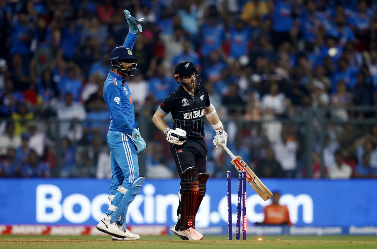 KL Rahul dislodged the bails before the ball did and offered Kane Williamson a life, India vs New Zealand, ICC Men's World Cup 2023, 1st semi-final, Mumbai, November 15, 2023