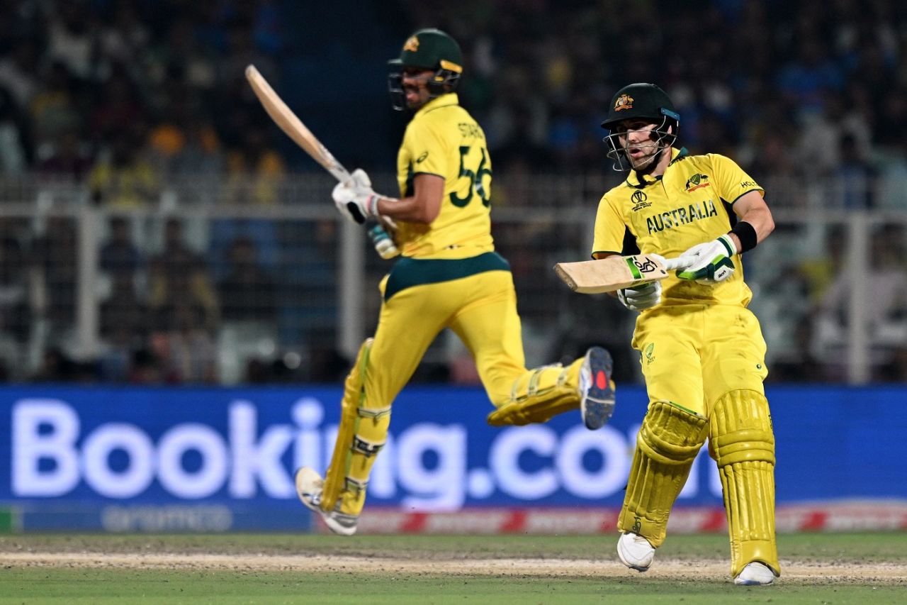 Mitchell Starc and Josh Inglis steal a quick run, Australia vs South Africa, Men's ODI World Cup, 2nd semi-final, Kolkata, November 16, 2023