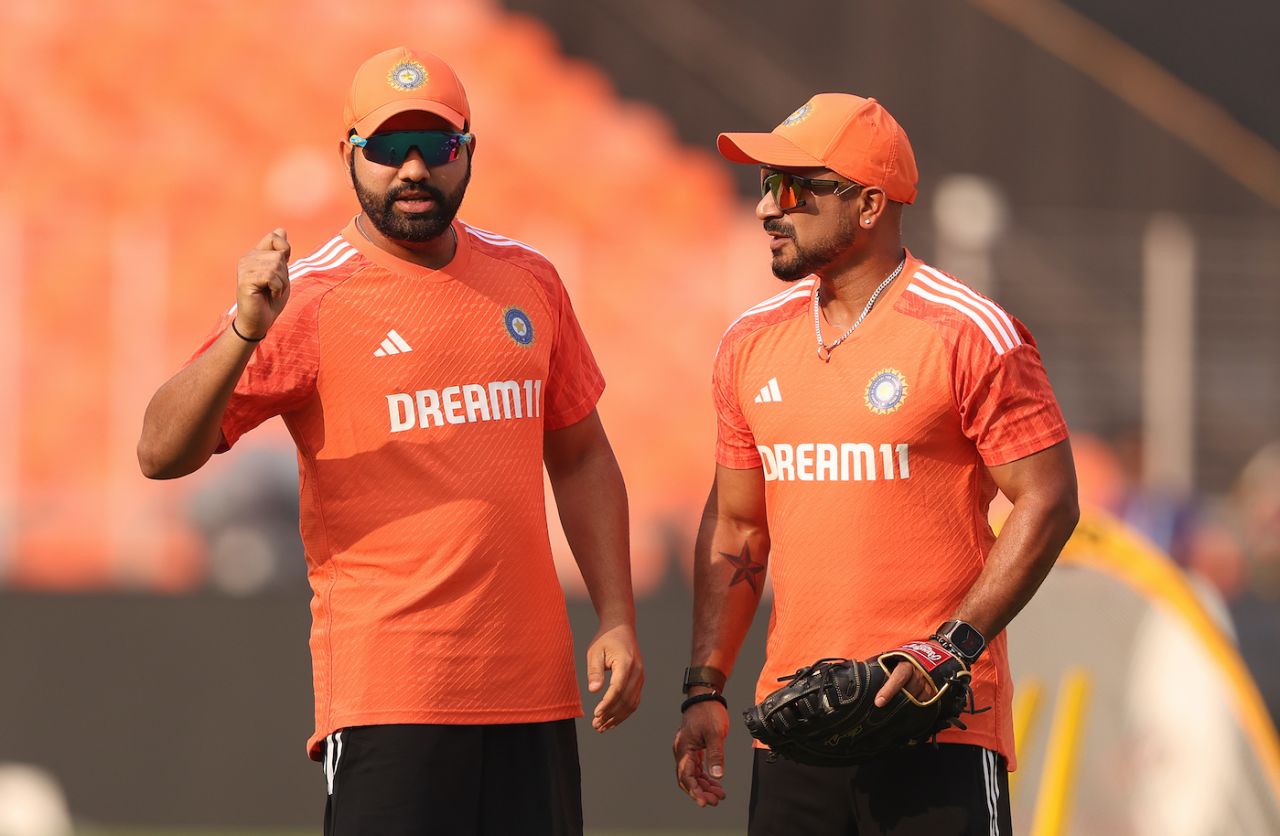 Rohit Sharma has a chat with India's fielding coach T Dilip, Ahmedabad, November 17, 2023