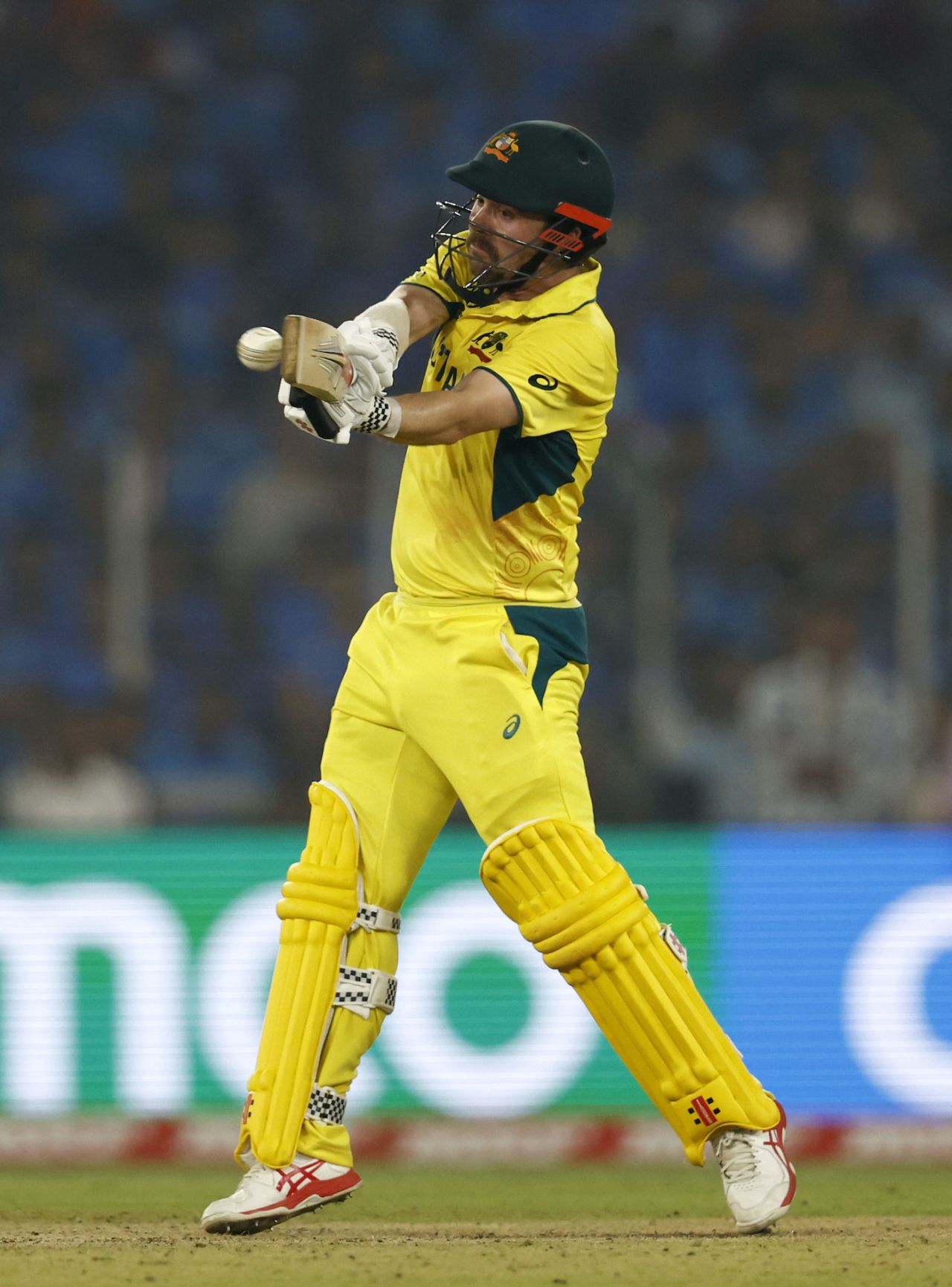 Travis Head serves up a flat-batter pancake, India vs Australia, Men's ODI World Cup final, Ahmedabad, November 19, 2023