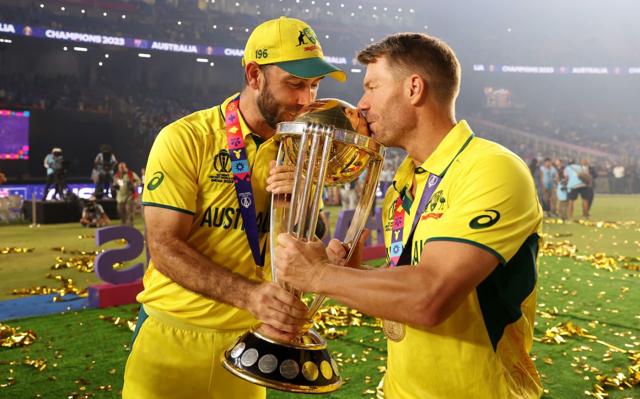 Glenn Maxwell and David Warner kiss the trophy, India vs Australia, Men's ODI World Cup final, Ahmedabad, November 19, 2023