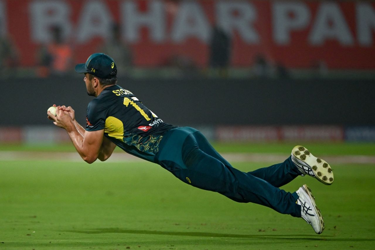 Marcus Stoinis took a stunning catch off Tanveer Sangha's bowling, 1st men's T20I, Visakhapatnam, November 23, 2023