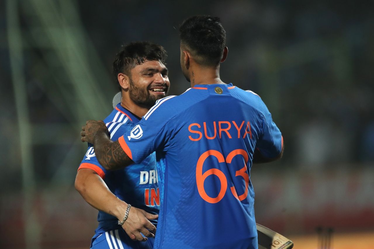 Rinku Singh is congratulated by Suryakumar Yadav after taking India home, 1st men's T20I, India vs Australia, Visakhapatnam, November 23, 2023