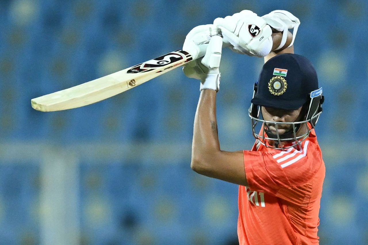 Yashasvi Jaiswal punches with a high elbow, Thiruvananthapuram, November 25, 2023