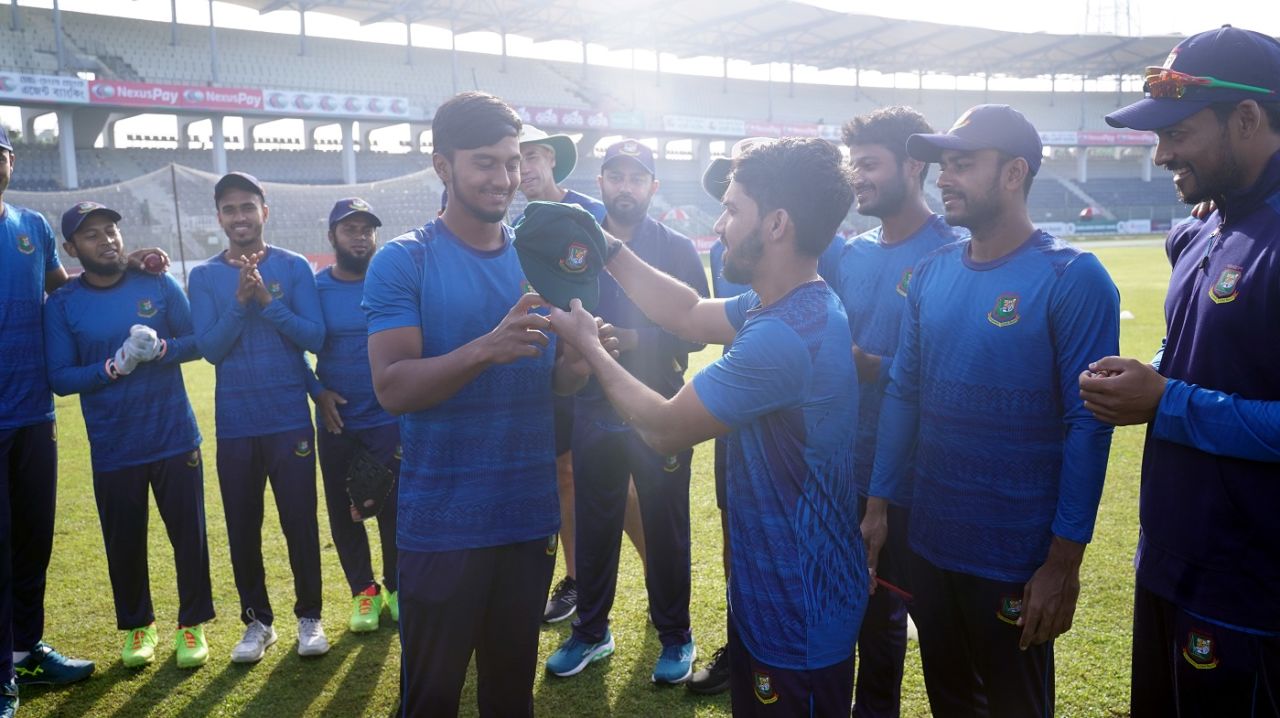 Shahadat Hossain gets his maiden Test cap from Mominul Haque, Bangladesh vs New Zealand, 1st Test, first day, Sylhet, November 28, 2023