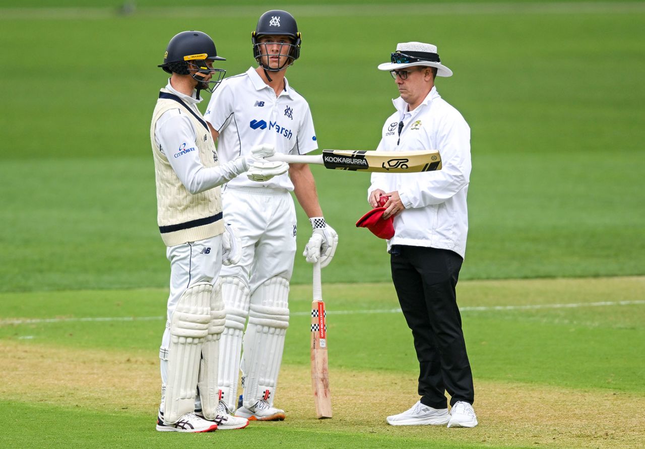 Peter Handscomb disputed the slip catch which dismissed him, South Australia vs Victoria, Sheffield Shield, Adelaide Oval, November 28, 2023