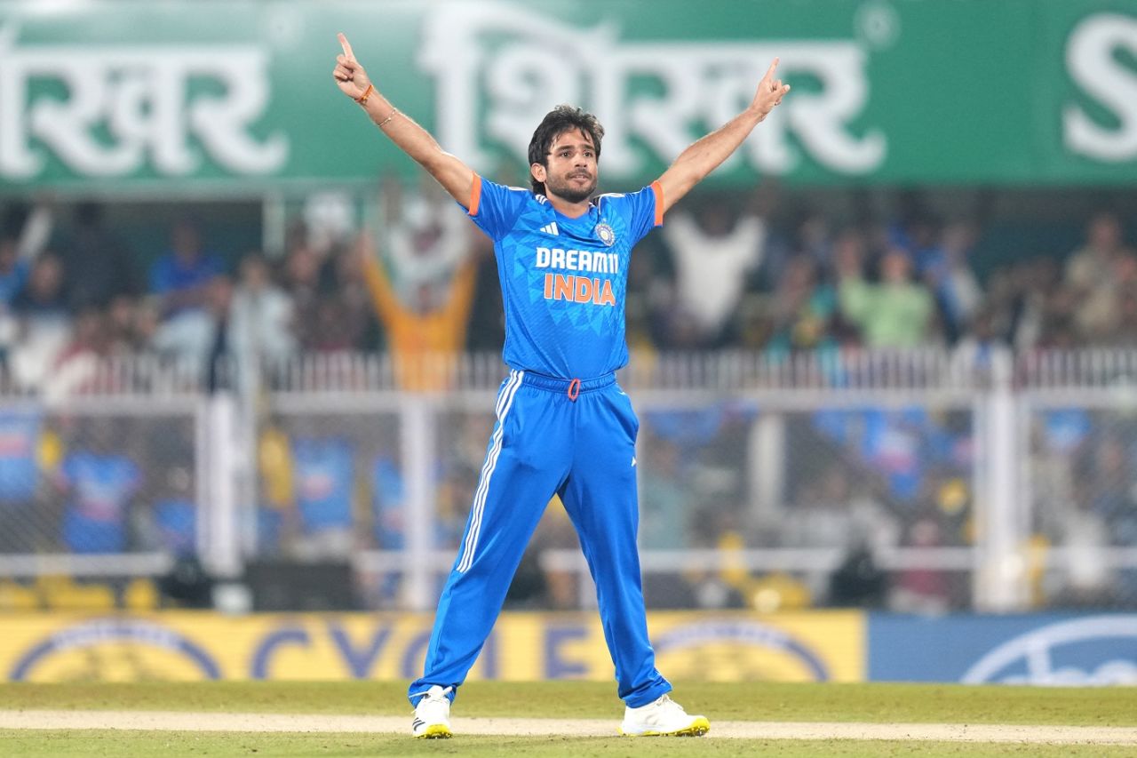 Ravi Bishnoi celebrates the wicket of Josh Inglis, India vs Australia, 3rd T20I, Guwahati, November 28, 2023