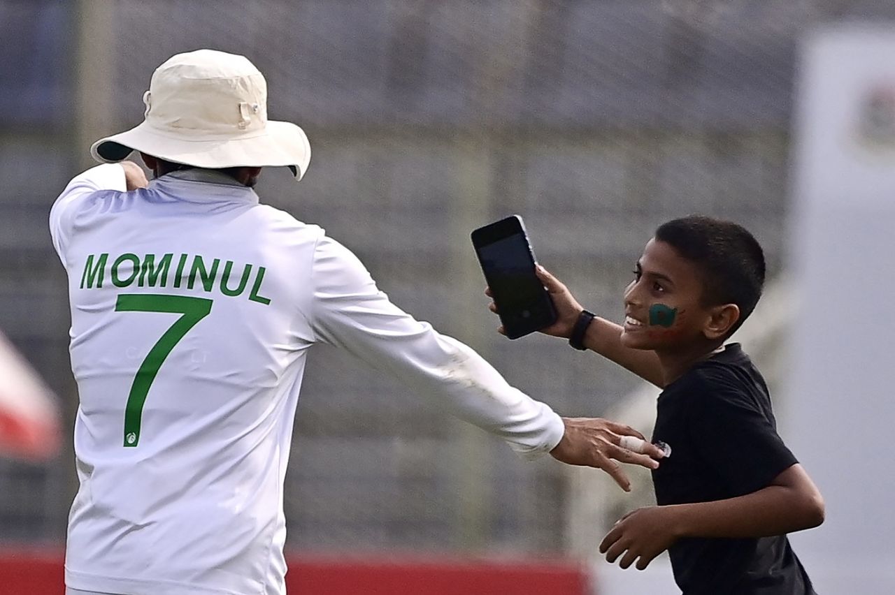 Mominul Haque tries to wave away a young fan who invaded the pitch for a selfie, Bangladesh vs New Zealand, 1st Test, second day, Sylhet, November 29, 2023