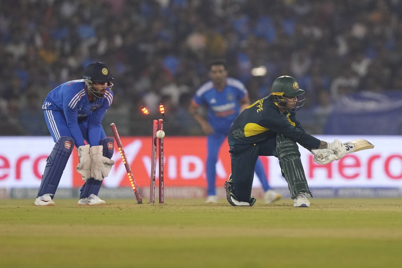 Josh Philippe lost his stumps trying to sweep Ravi Bishnoi, India vs Australia, 4th T20I, Raipur, December 1, 2023
