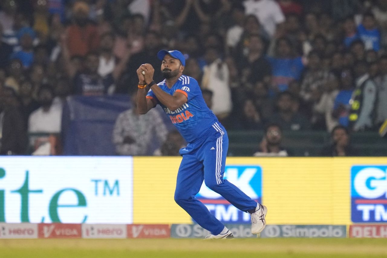 Mukesh Kumar takes the catch to dismiss Travis Head, India vs Australia, 4th T20I, Raipur, December 1, 2023