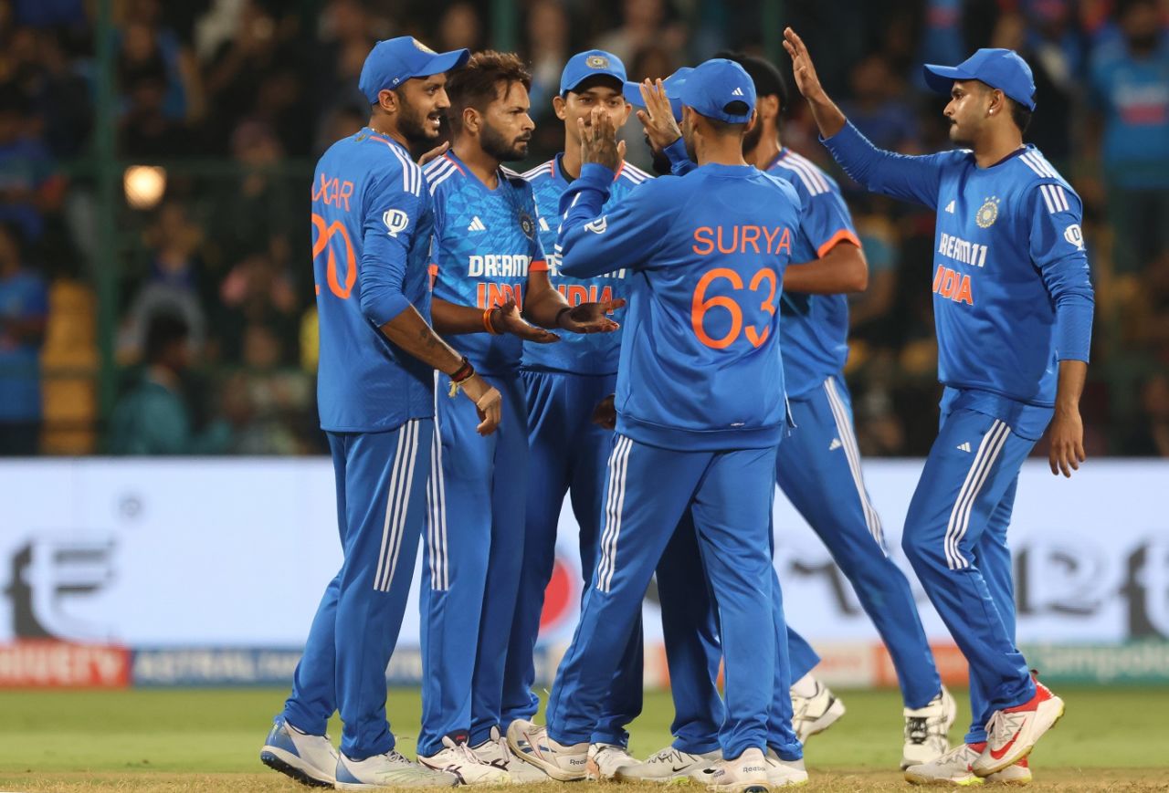 Mukesh Kumar celebrates after taking out Josh Philippe early, India vs Australia, 5th T20I, Bengaluru, December 3, 2023