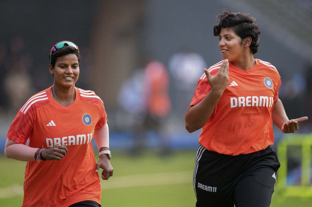 Deepti Sharma and Richa Ghosh have a chat while going for a run, Mumbai, December 5, 2023