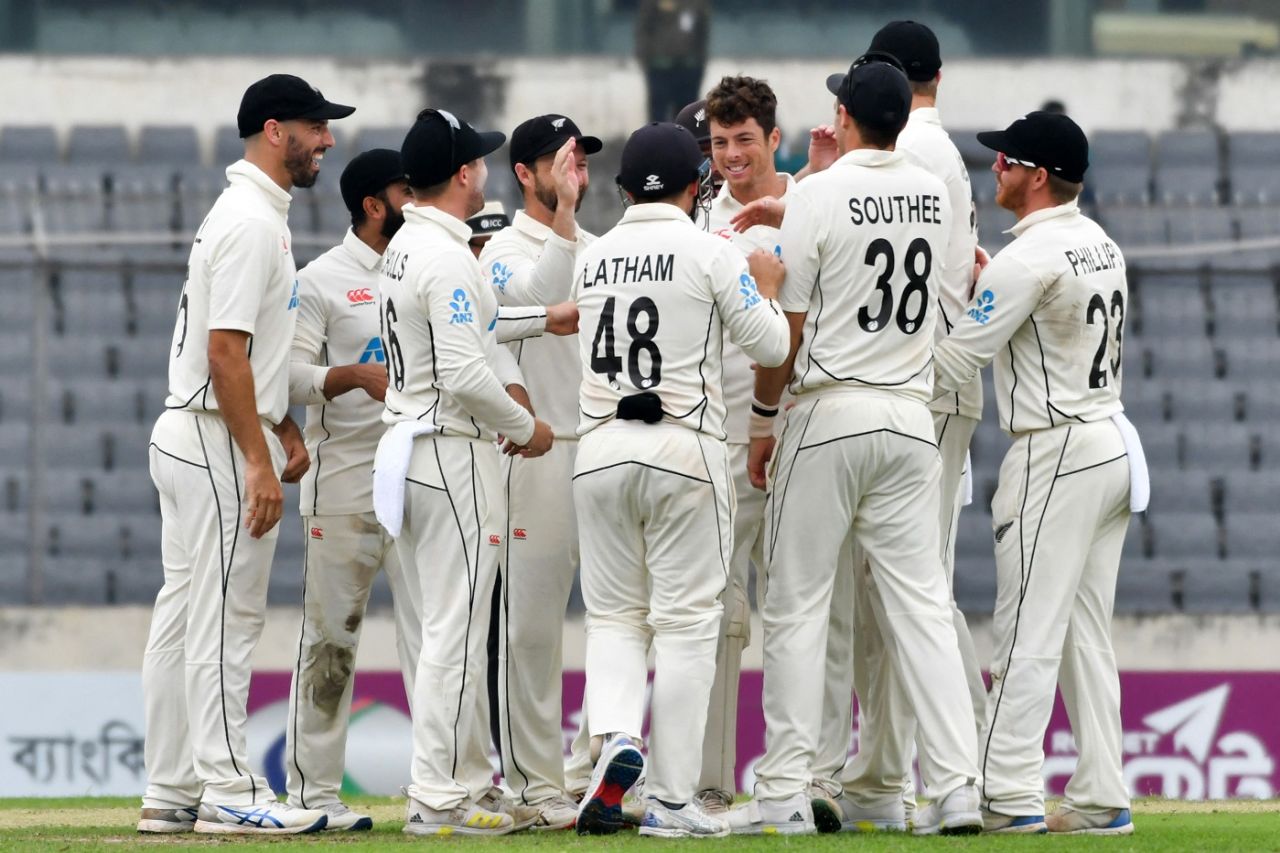 Mitchell Santner dismissed Najmul Hossain Shanto to pick up his second wicket, Bangladesh vs New Zealand, 2nd Test, Mirpur, 1st day, December 6, 2023