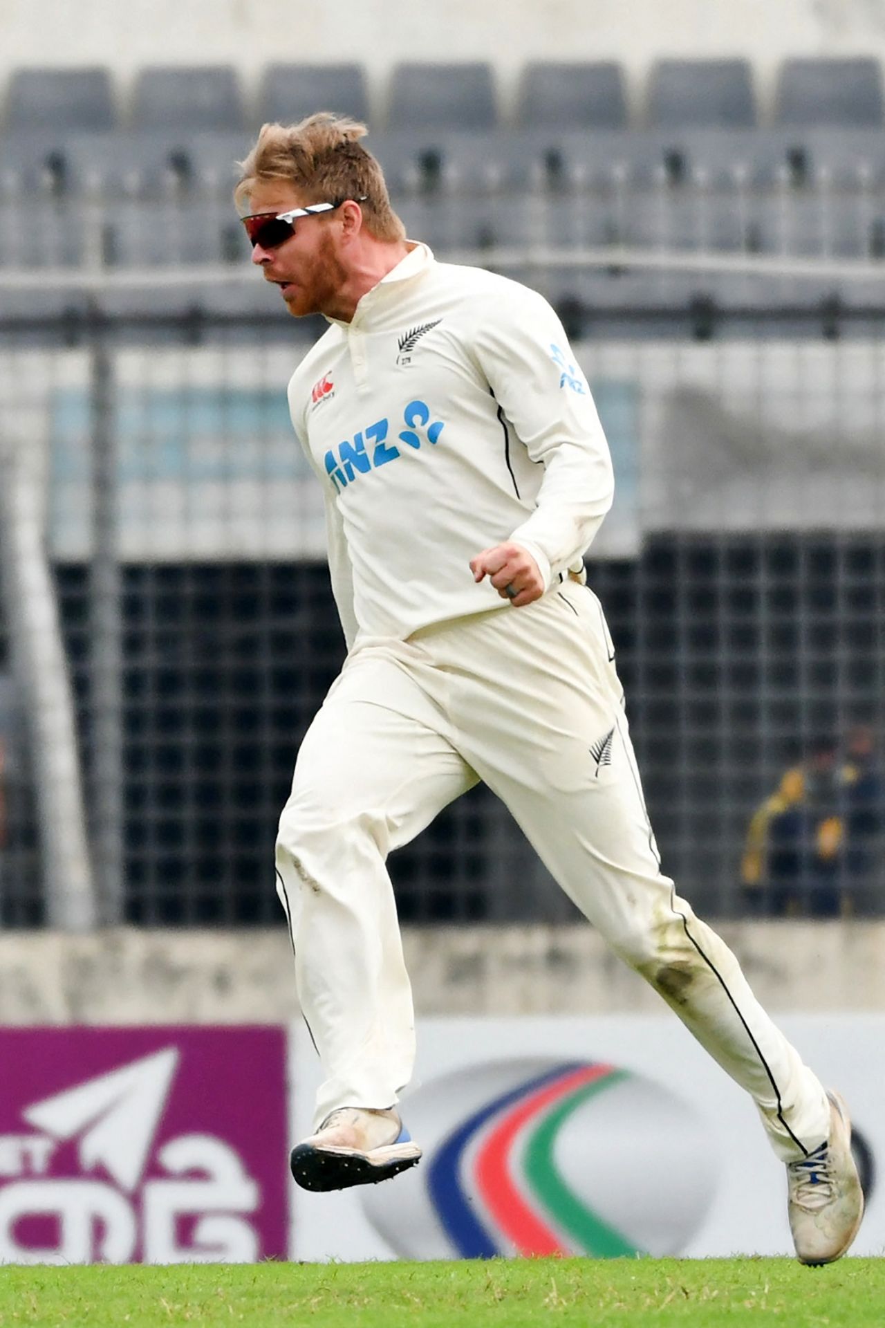 Glenn Phillips had Shahadat Hossain caught behind, Bangladesh vs New Zealand, 2nd Test, Mirpur, 1st day, December 6, 2023