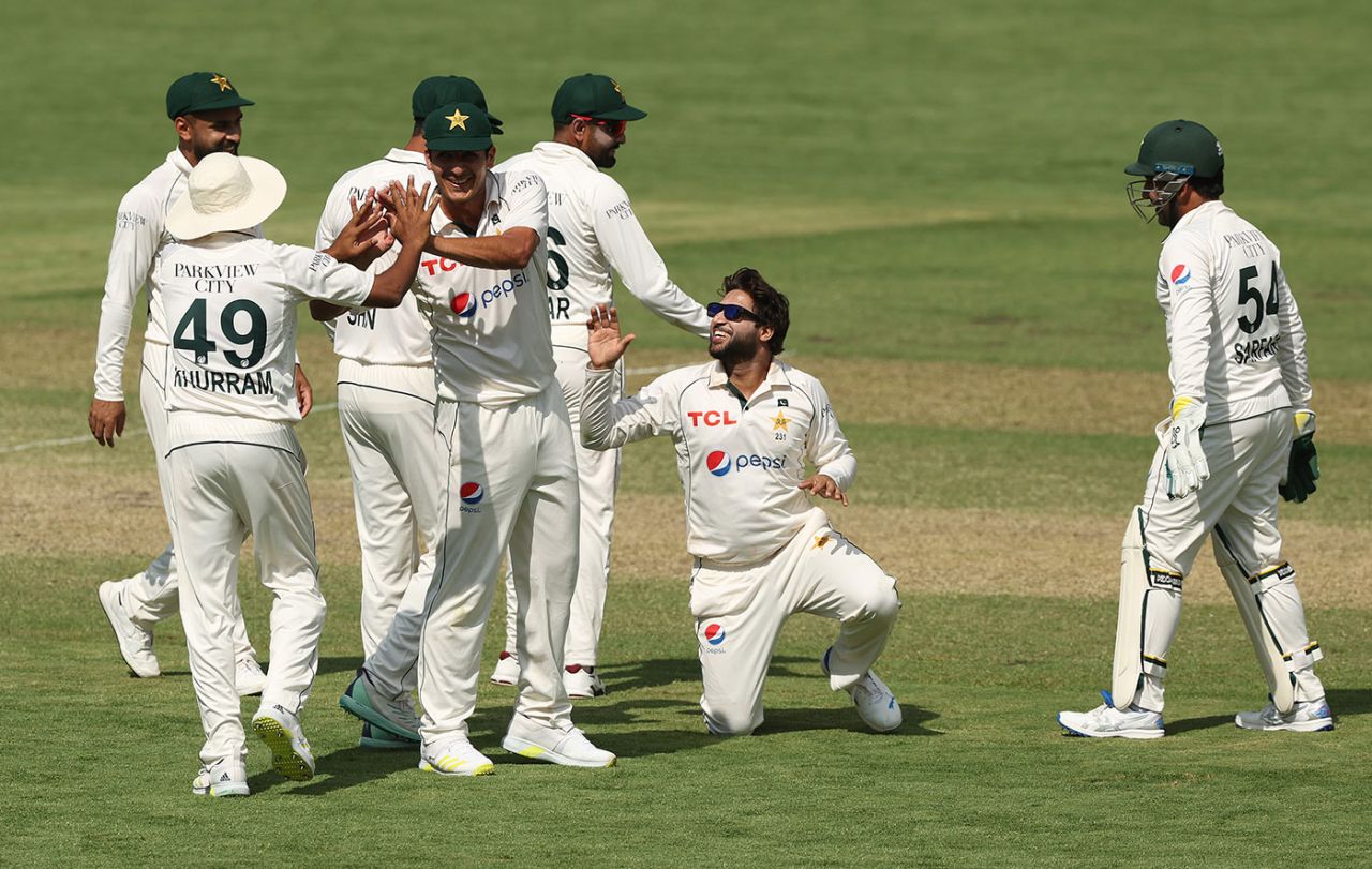 Imam-ul-Haq picked up a wicket, PM's XI vs Pakistan XI, Tour match, Canberra, 3rd day, December 8, 2023
