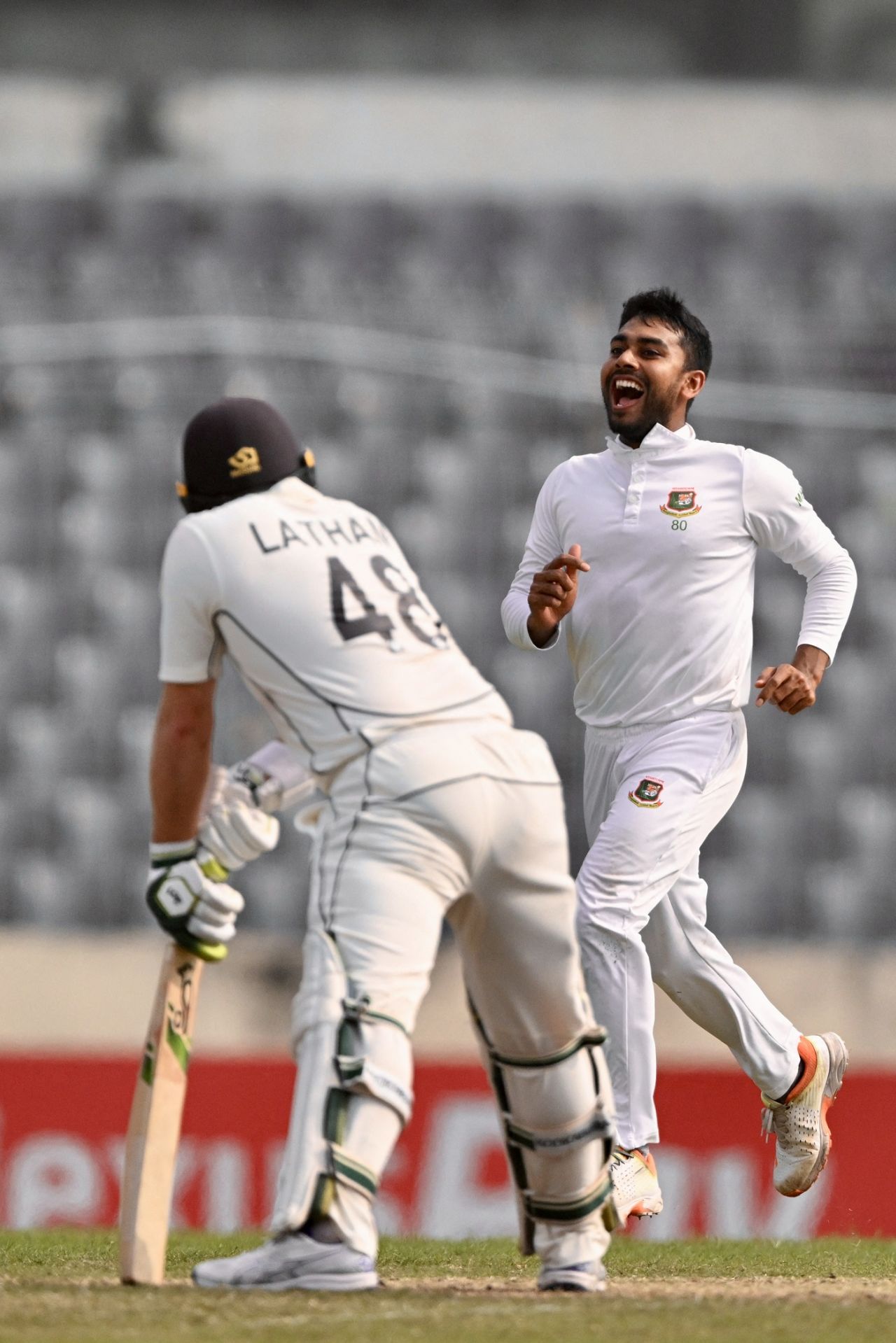 Mehidy Hasan Miraz celebrates, even as Tom Latham hardly wants to walk back, Bangladesh vs New Zealand, 2nd Test, Mirpur, 4th day, December 9, 2023