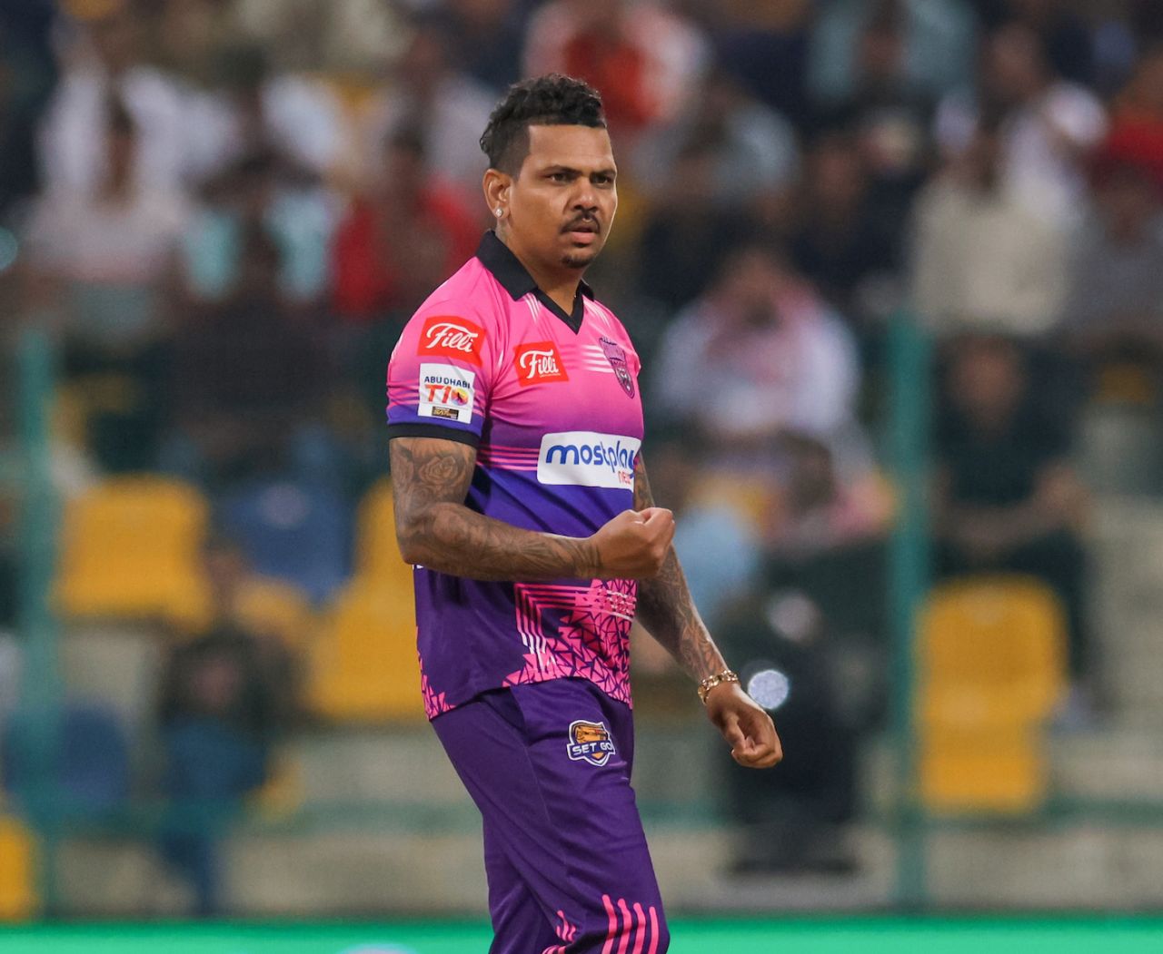 Sunil Narine bowled six dot balls in his two overs, picking up two wickets, Deccan Gladiators vs New York Strikers, final, Abu Dhabi T10, Abu Dhabi, December 9, 2023