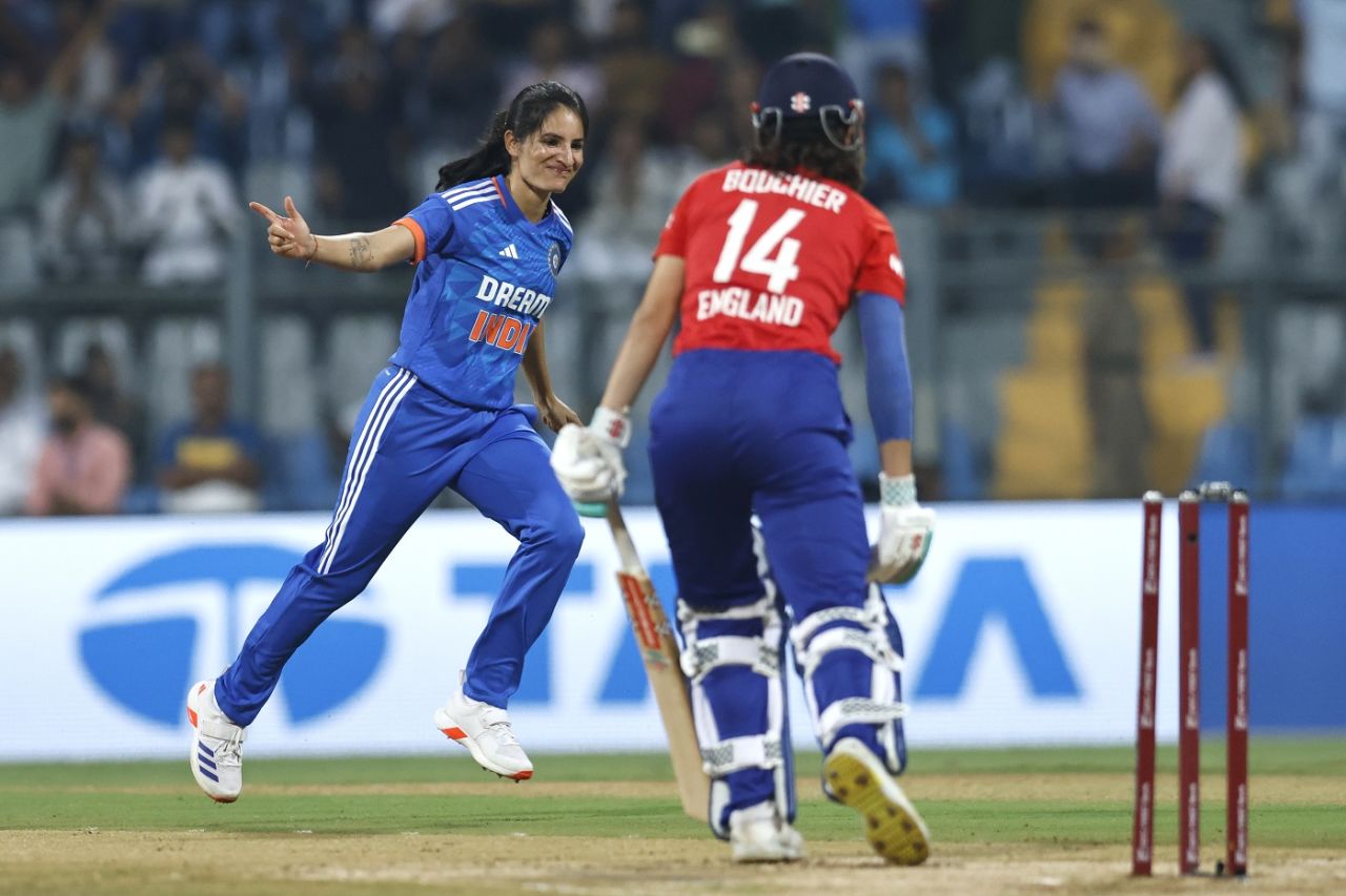 Renuka Singh cleaned up the returning Maia Bouchier for a first-ball duck, India vs England, 3rd T20I, Wankhede Stadium, Mumbai, December 10, 2023