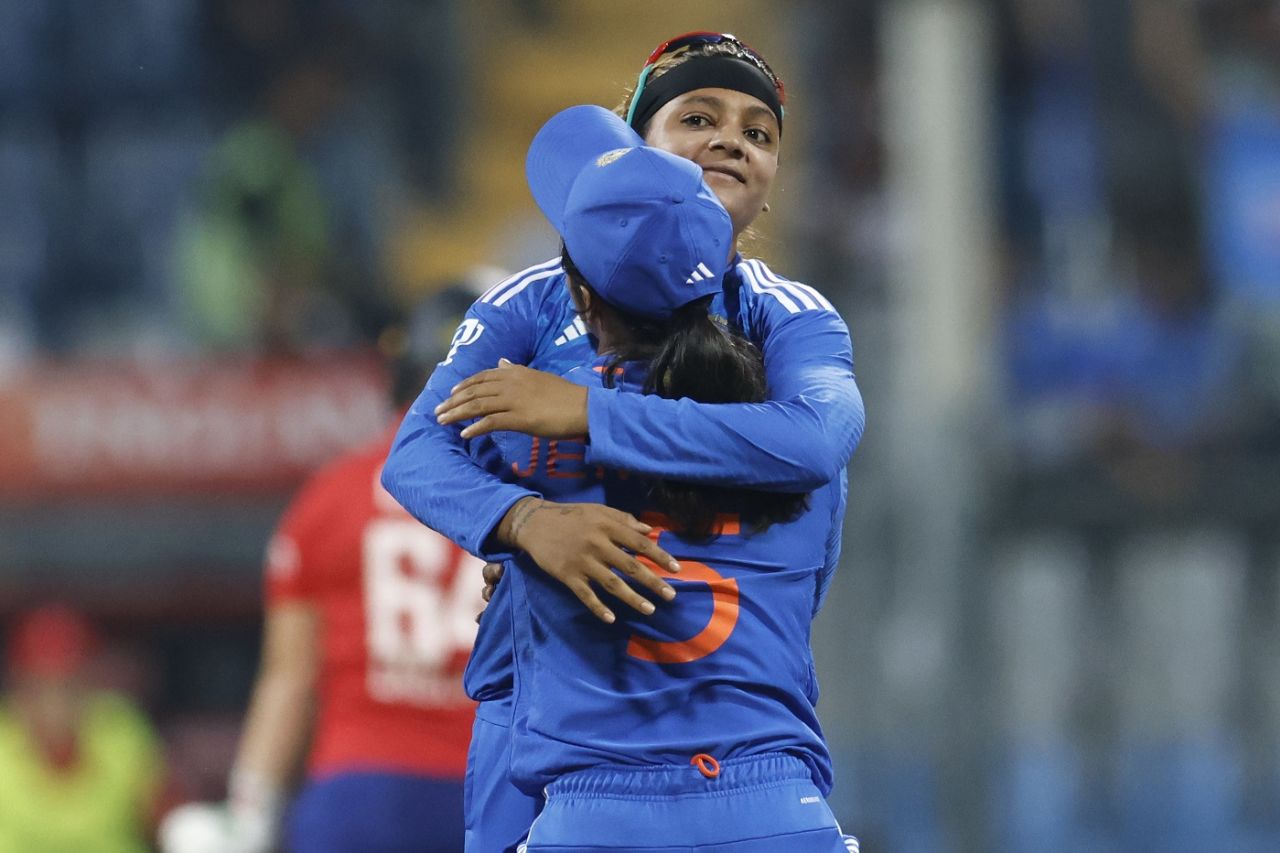 Saika Ishaque struck with her first ball of the innings, India vs England, 3rd T20I, Wankhede Stadium, Mumbai, December 10, 2023