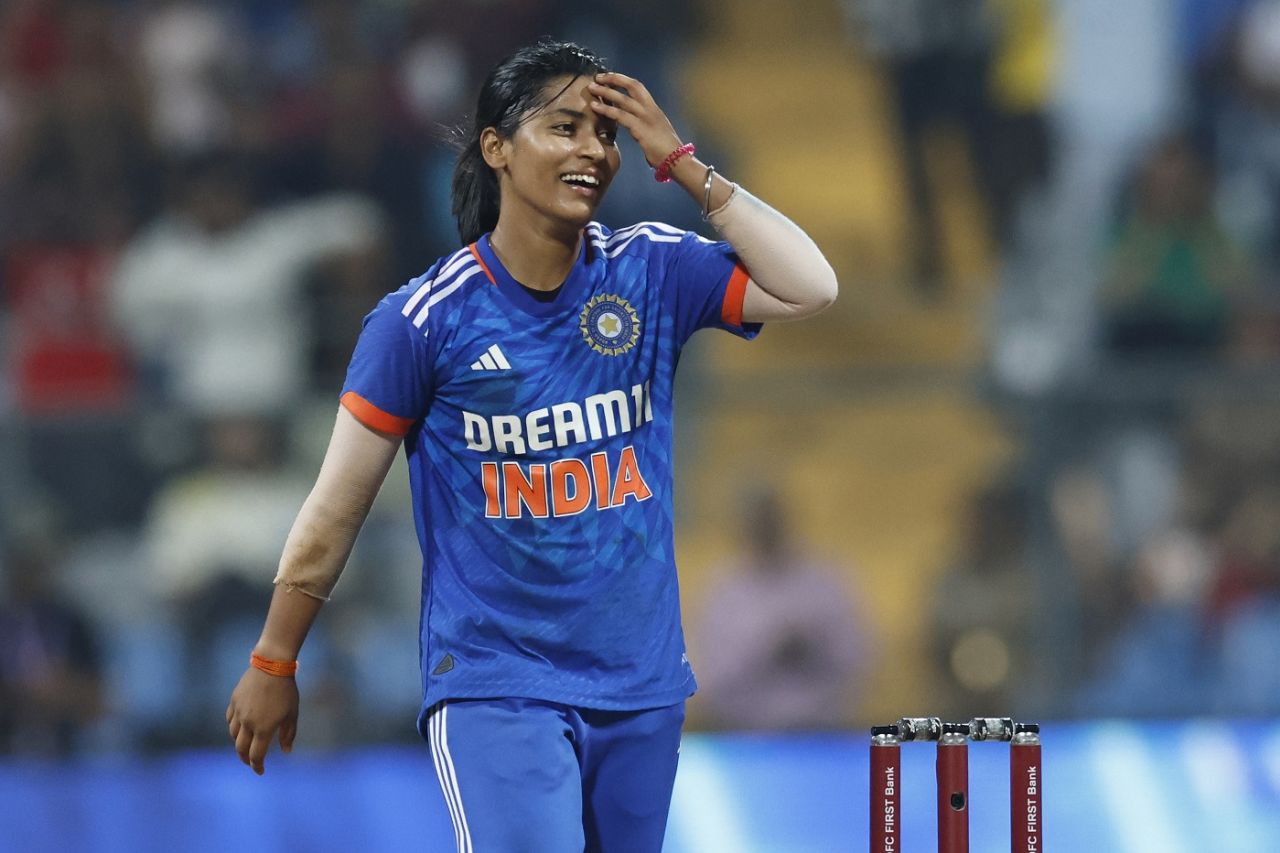 Amanjot Kaur, brought in for Pooja Vastrakar, chipped in with a couple of wickets, India vs England, 3rd T20I, Wankhede Stadium, Mumbai, December 10, 2023