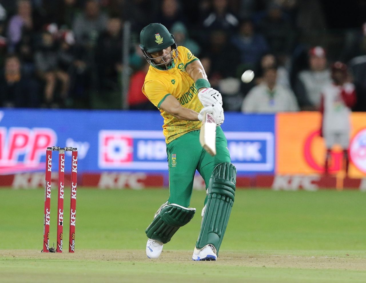 Reeza Hendricks sends one out of Gqeberha, South Africa vs India, 2nd T20I, Gqeberha, December 12, 2023